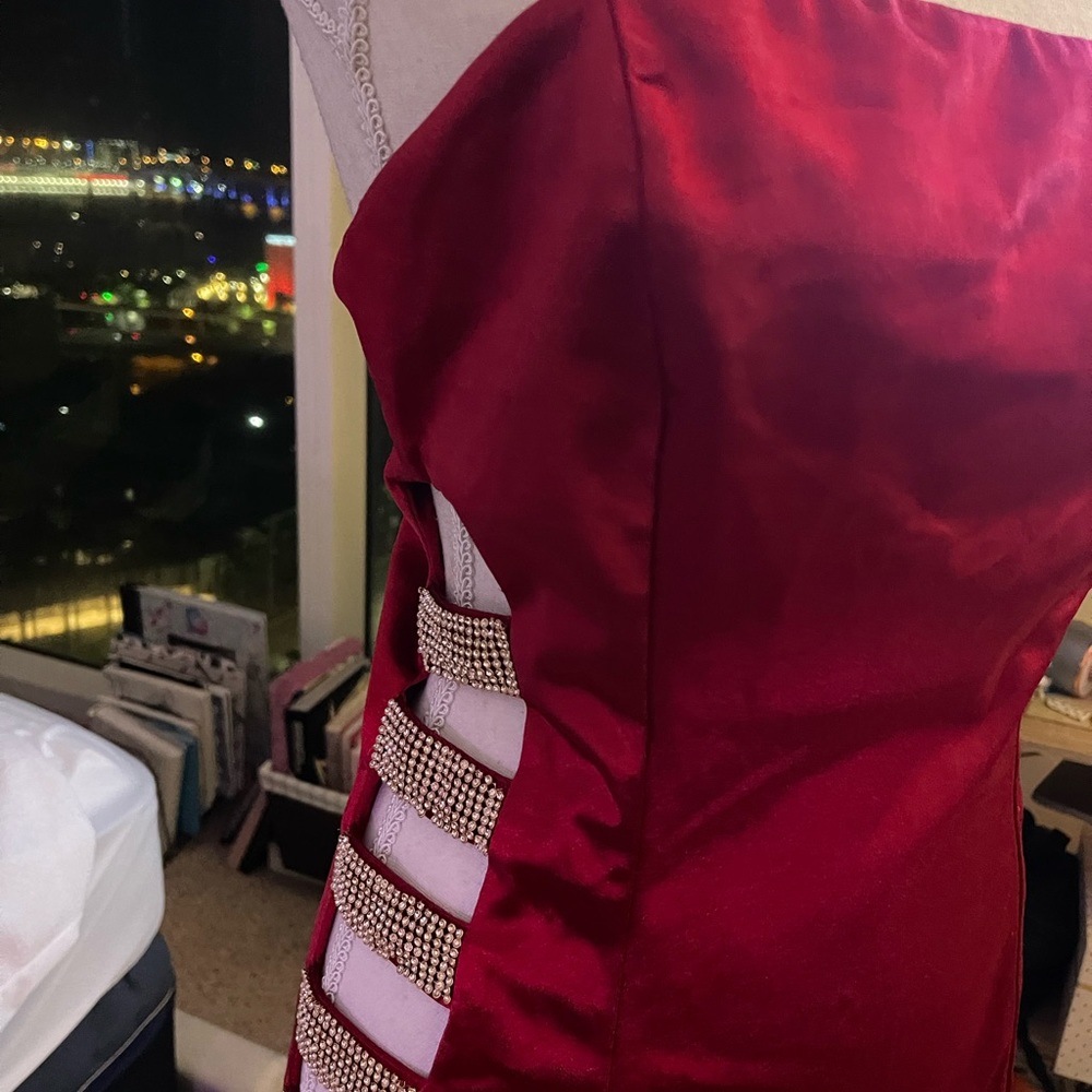 Silky dress with diamonds